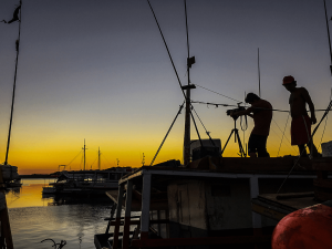 por do sol no barco